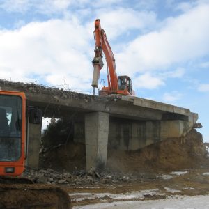 Demolición de estribo, aleta y zapata