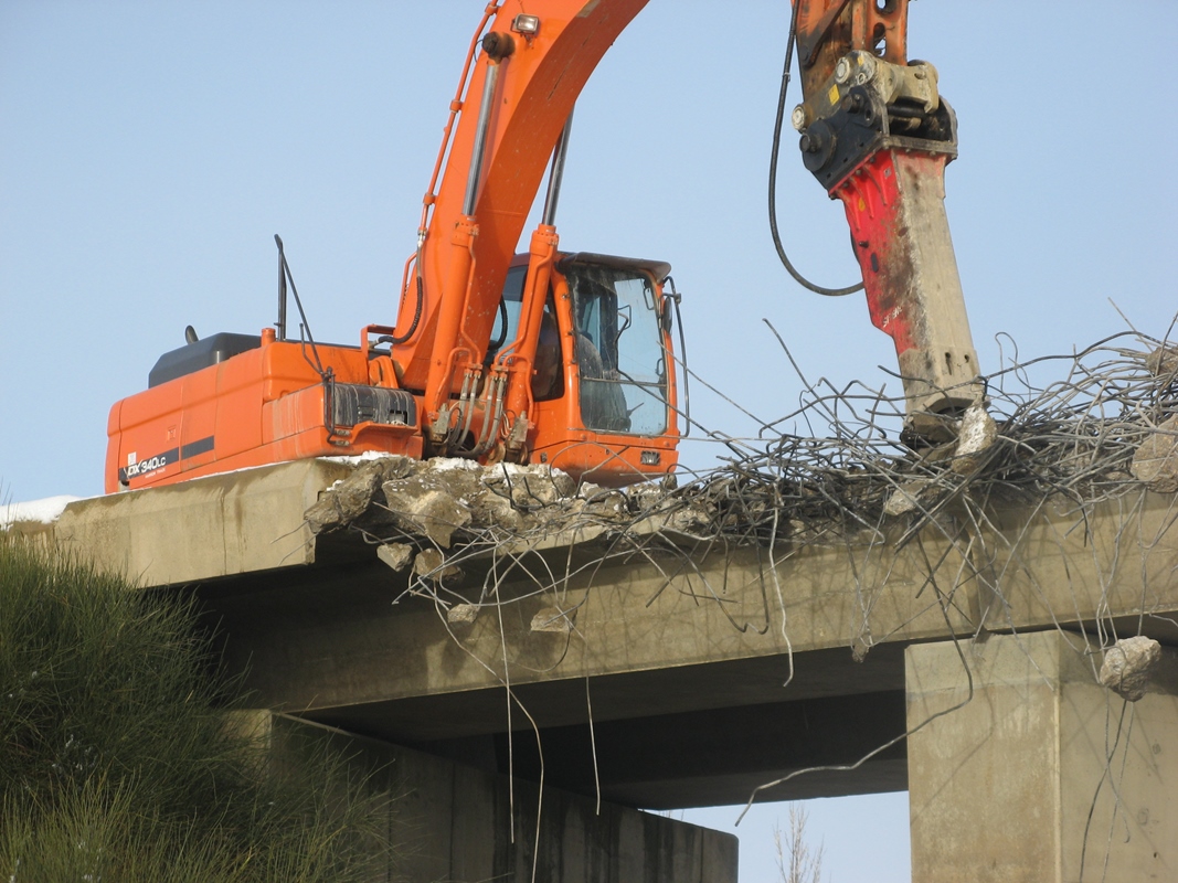 Demolición de estribo, aleta y zapata