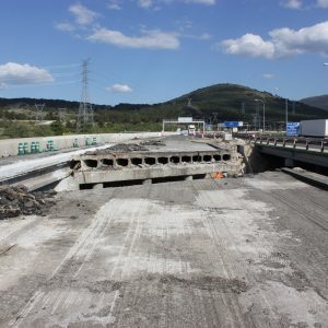 Demolición Puente AP-6