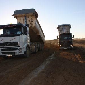 Carga y transporte de zahorra