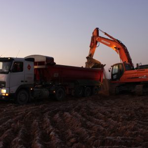 Carga y transporte de zahorra